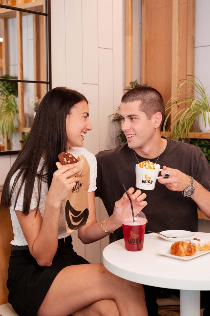 moon 16 Moon fotografía publicitaria pare redes sociales para bebidas y snacks en España realizado por una productora audiovisual