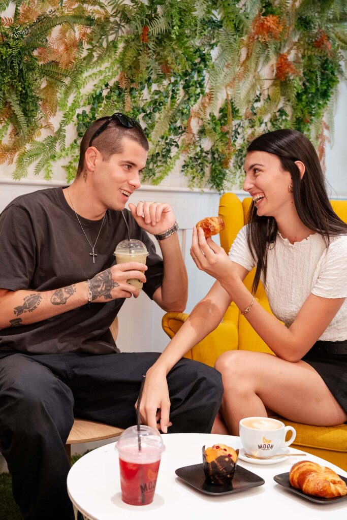 moon 18 Moon fotografía publicitaria pare redes sociales para bebidas y snacks en España realizado por una productora audiovisual