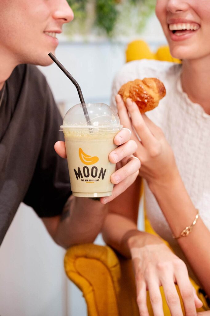 moon 19 Moon fotografía publicitaria pare redes sociales para bebidas y snacks en España realizado por una productora audiovisual