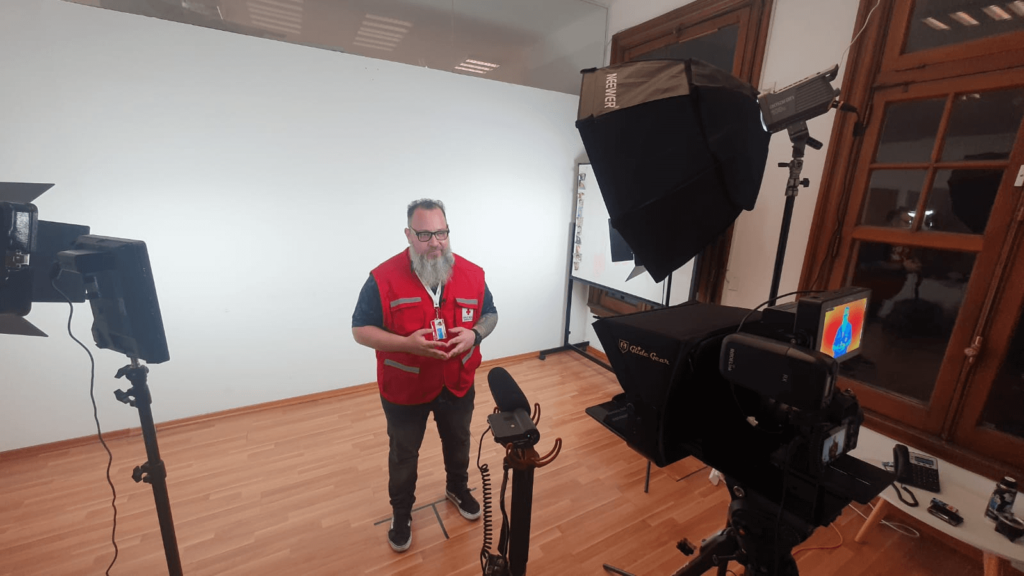 Productora audiovisual produciendo en vivo contenido educativo para ONGs Productora audiovisual produciendo en vivo contenido educativo para ONGs