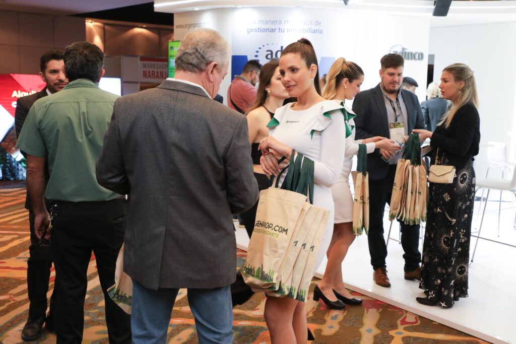 Argenoprop en el evento de Expo Real Estate Argentina 2024 en el Hilton con participación de un stand con cobertura de evento Argenoprop en el evento de Expo Real Estate Argentina 2024 en el Hilton con participación de un stand con cobertura de evento