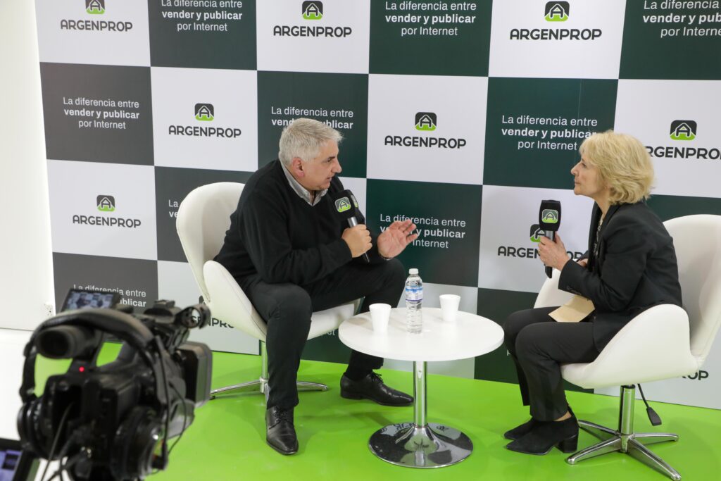 Argenoprop en el evento de Expo Real Estate Argentina 2024 en el Hilton con participación de un stand con cobertura de evento Argenoprop en el evento de Expo Real Estate Argentina 2024 en el Hilton con participación de un stand con cobertura de evento