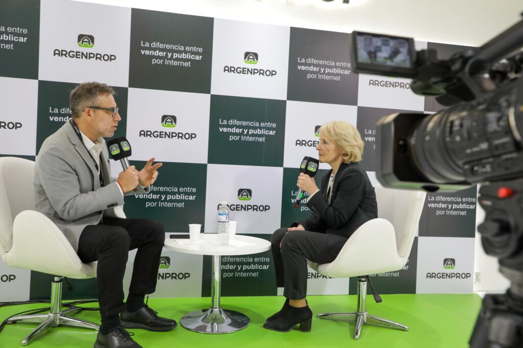 Argenoprop en el evento de Expo Real Estate Argentina 2024 en el Hilton con participación de un stand con cobertura de evento Argenoprop en el evento de Expo Real Estate Argentina 2024 en el Hilton con participación de un stand con cobertura de evento