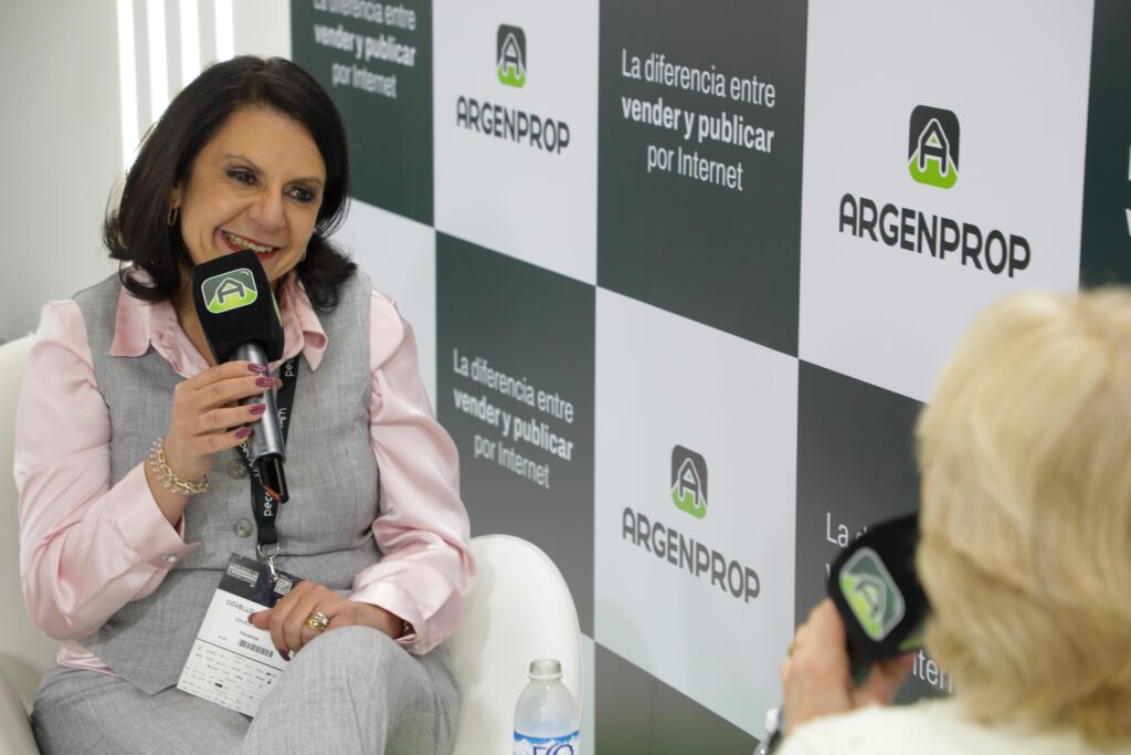 Argenoprop en el evento de Expo Real Estate Argentina 2024 en el Hilton con participación de un stand con cobertura de evento Argenoprop en el evento de Expo Real Estate Argentina 2024 en el Hilton con participación de un stand con cobertura de evento