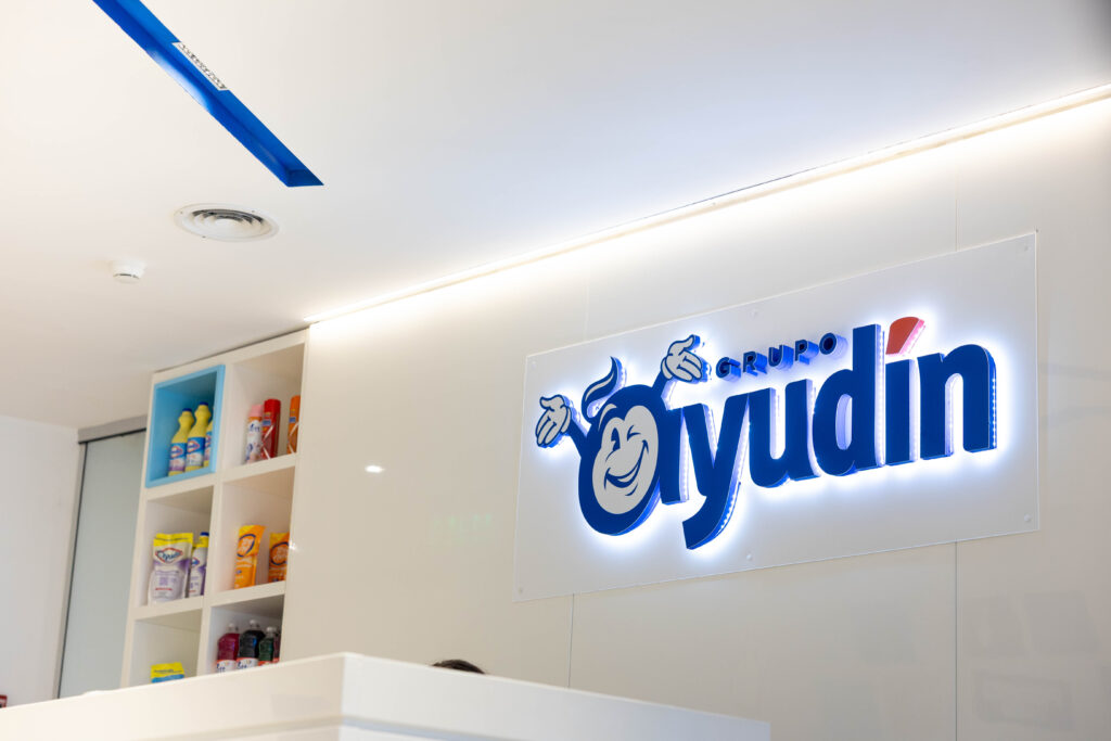 Oficinas comerciales de Grupo Ayudin fotografía comercial para el sitio web realizado por agencia de Marketing Digital Profesional Oficinas comerciales de Grupo Ayudin fotografía comercial para el sitio web realizado por agencia de Marketing Digital Profesional