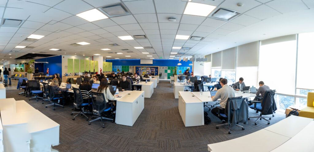 Oficinas comerciales de Grupo Ayudin fotografía comercial para el sitio web realizado por agencia de Marketing Digital Profesional Oficinas comerciales de Grupo Ayudin fotografía comercial para el sitio web realizado por agencia de Marketing Digital Profesional