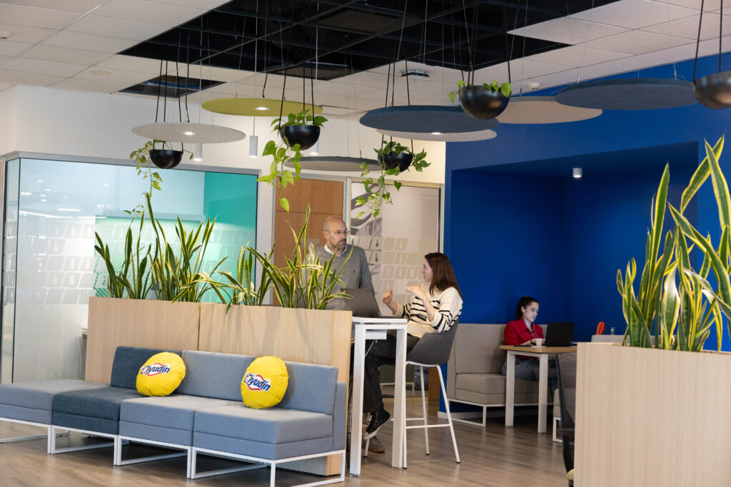 Oficinas comerciales de Grupo Ayudin fotografía comercial para el sitio web realizado por agencia de Marketing Digital Profesional Oficinas comerciales de Grupo Ayudin fotografía comercial para el sitio web realizado por agencia de Marketing Digital Profesional