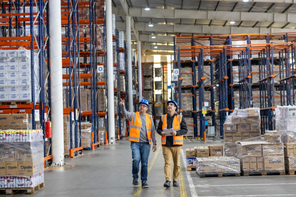 Profesional de Grupo Ayudin trabajando - Retrato fotografico empresarial Profesional de Grupo Ayudin trabajando - Retrato fotografico empresarial