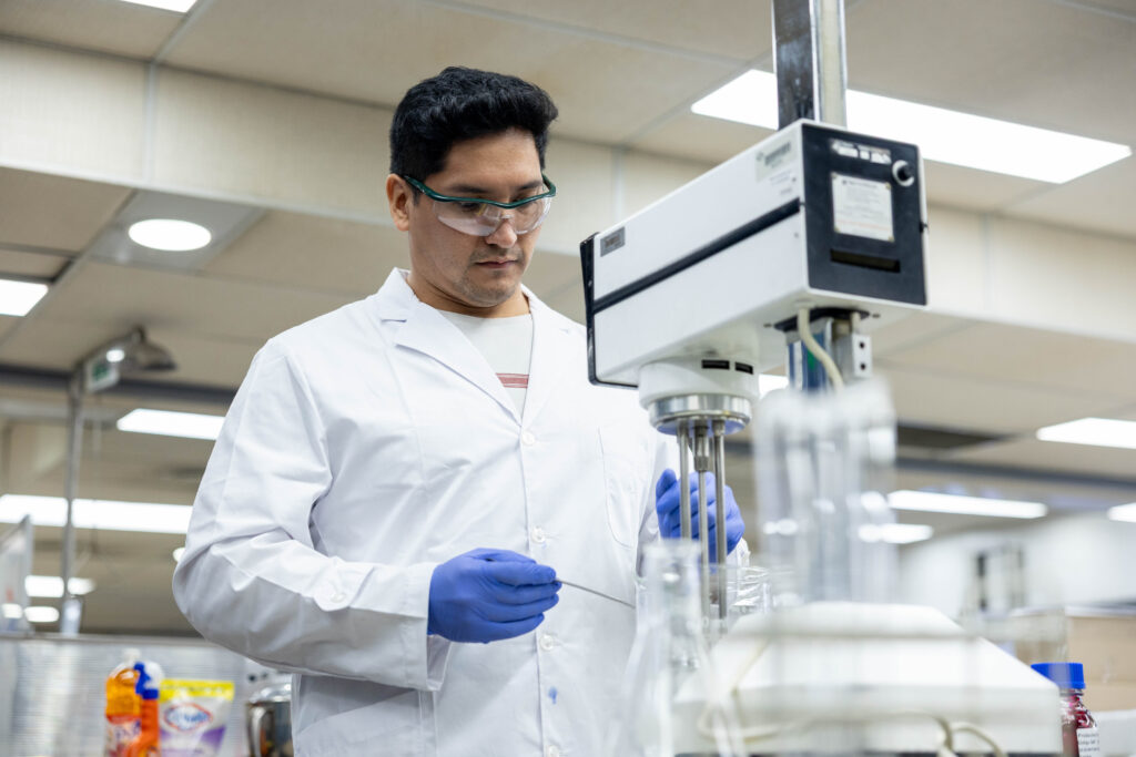 Laboratorio del Grupo Ayudín, realización de producción fotografica integral para empresa B2C Laboratorio del Grupo Ayudín, realización de producción fotografica integral para empresa B2C