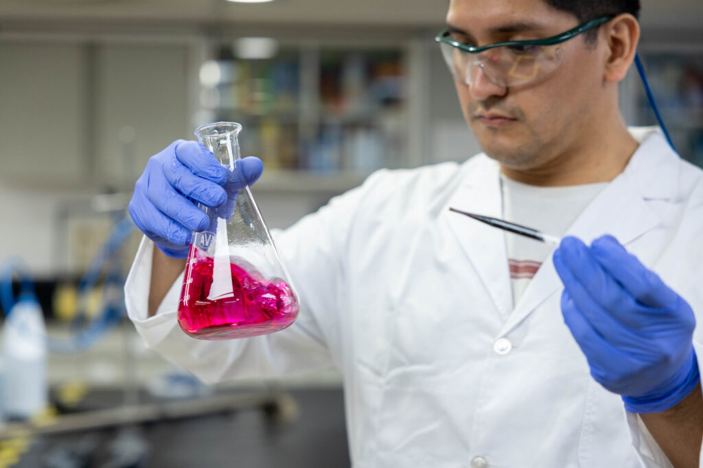 Laboratorio del Grupo Ayudín, realización de producción fotografica integral para empresa B2C Laboratorio del Grupo Ayudín, realización de producción fotografica integral para empresa B2C