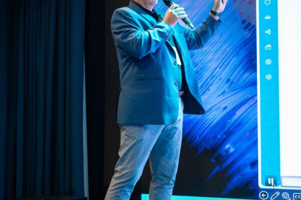 Cobertura de evento corporativo con speaker para software B2B para corporativos