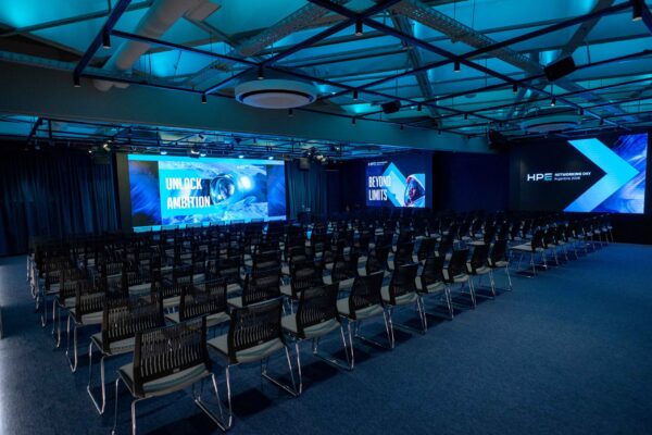 Cobertura de evento corporativo con speaker para software B2B para corporativos