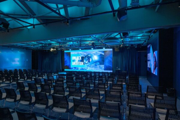 Cobertura de evento corporativo con speaker para software B2B para corporativos